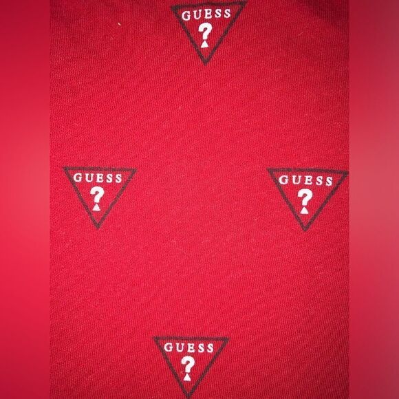 Vintage Guess print red Vneck unisex tshirt Sz Med - Picture 2 of 5